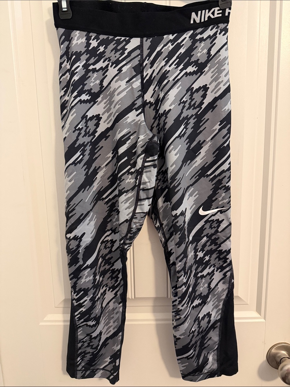 Nike Pro women’s Black and Gray Camo Performance Dri-Fit Leggings